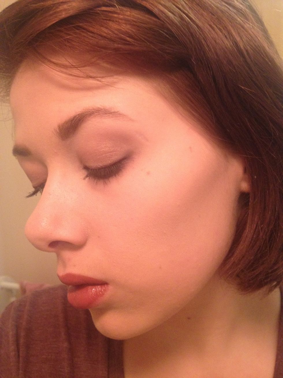 Voila ! Nude glossy lips Metalic and smudged eyes