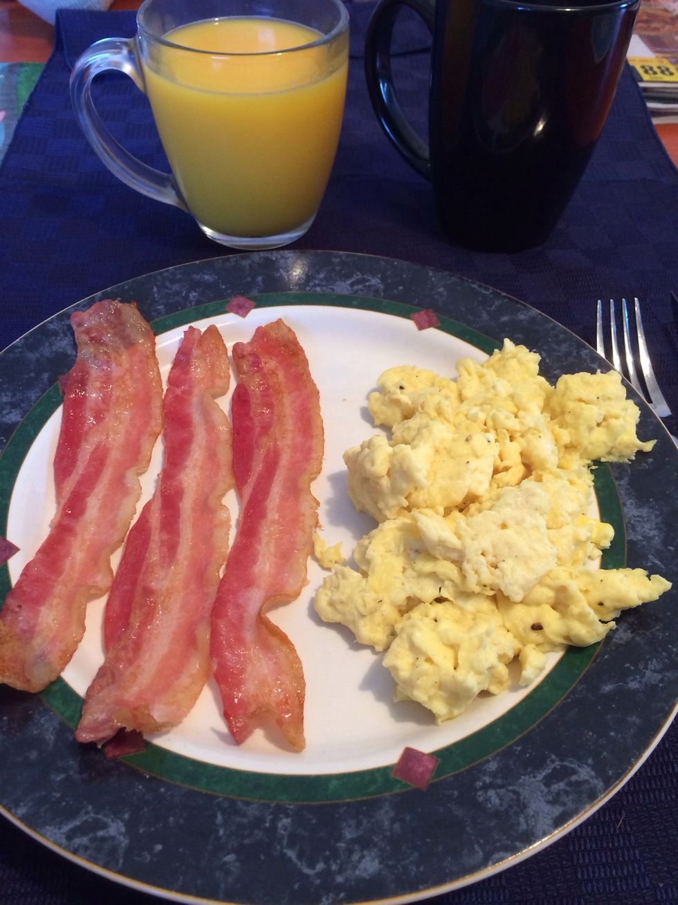 Voila! Picture perfect yummy bacon!