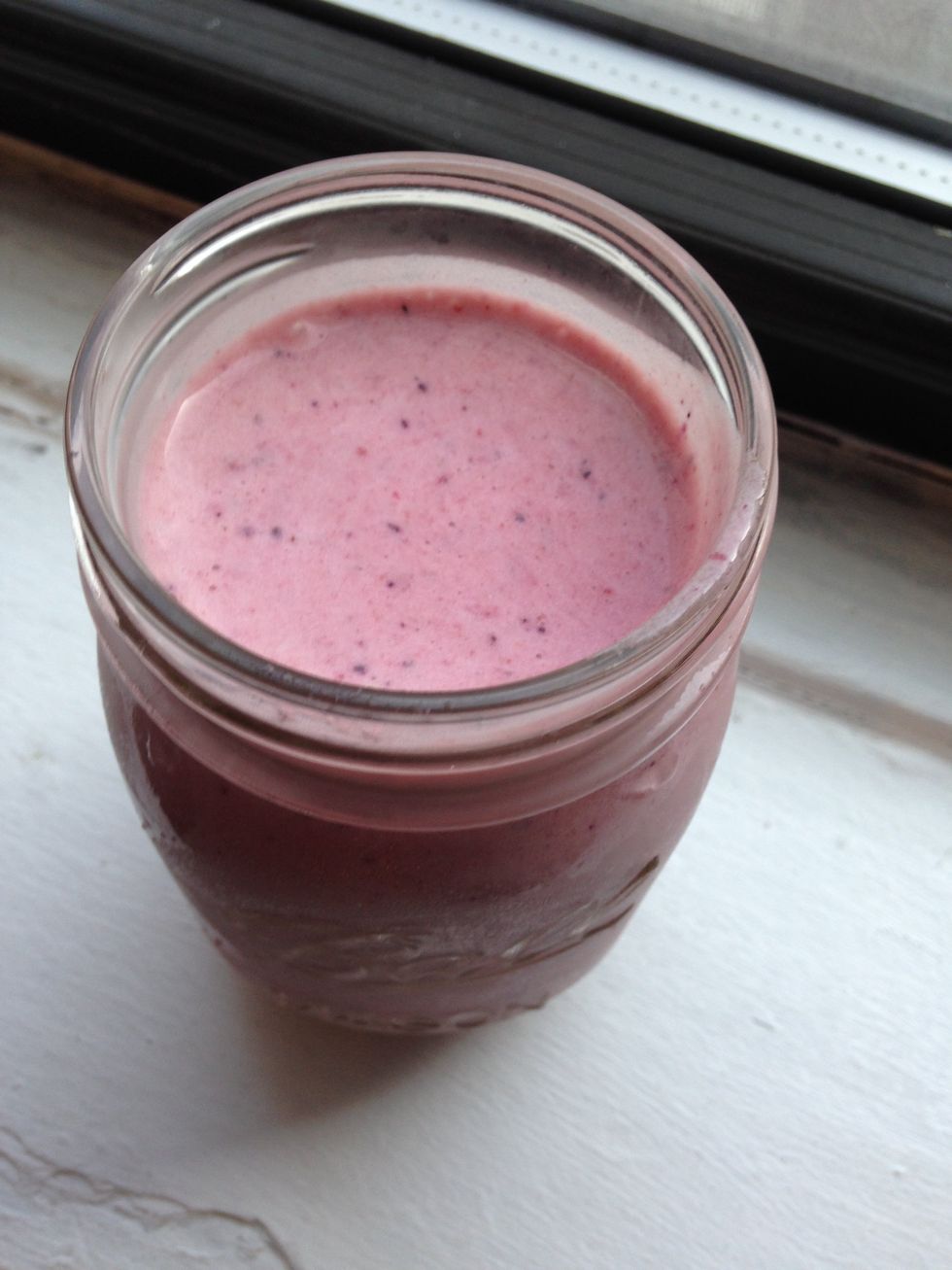 Voila! Pour your happy, healthy smoothie mix into a fancy glass or mason jar and enjoy while still ice cold.