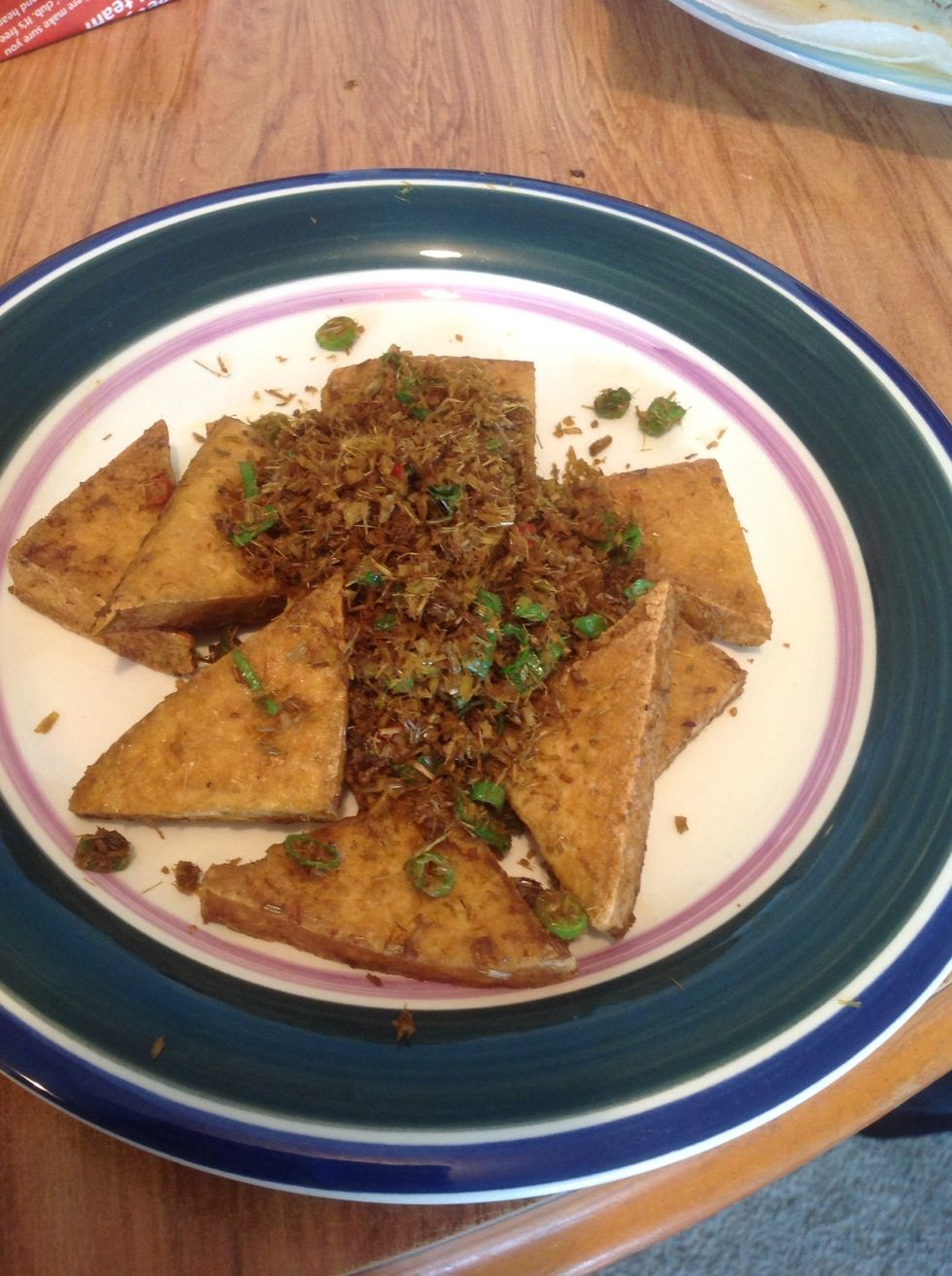 Voila! We have the delicious tofu and lemongrass mixture. Smell good! Bon appetite :)