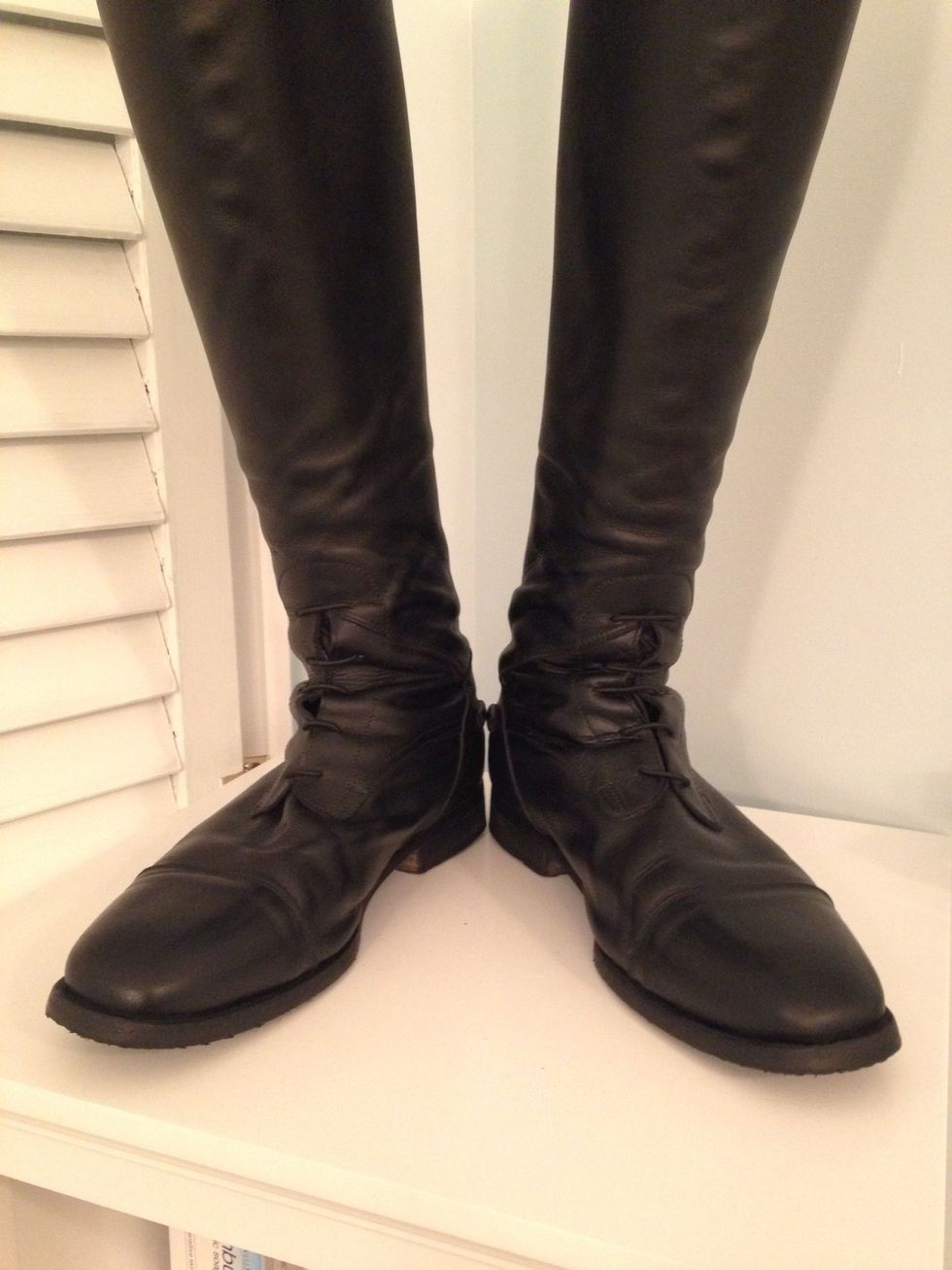 Voila! Your boots are clean, shiny and ready to ride and show in. You may want to go over your boots one more time with a clean cloth just to make sure that there's no more polish on them ;)