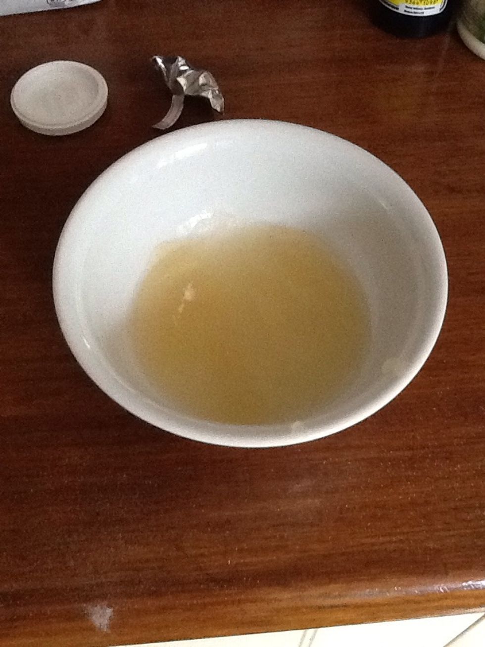Wait 2-5min for the gelatin to soften the water