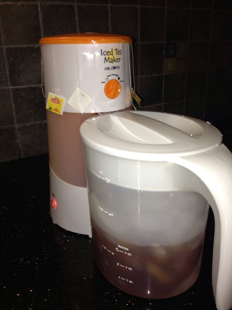 Wait approximately 3-4 minutes for the ice tea maker to brew the tea.