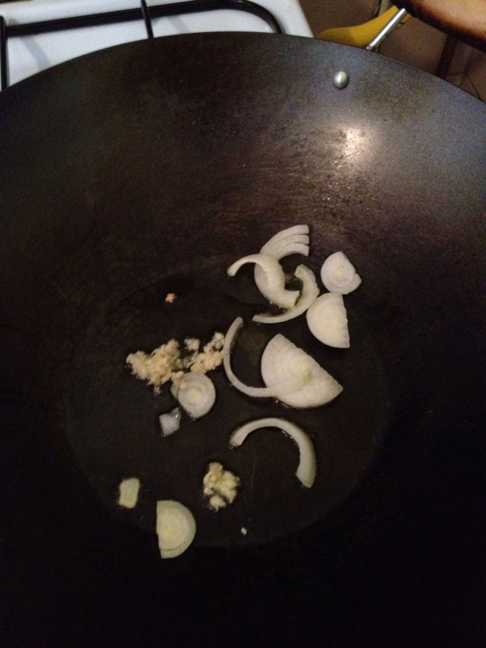 Warm the pan,then low heat add the olive oil,after 3-5seconds,add onion ,garlic