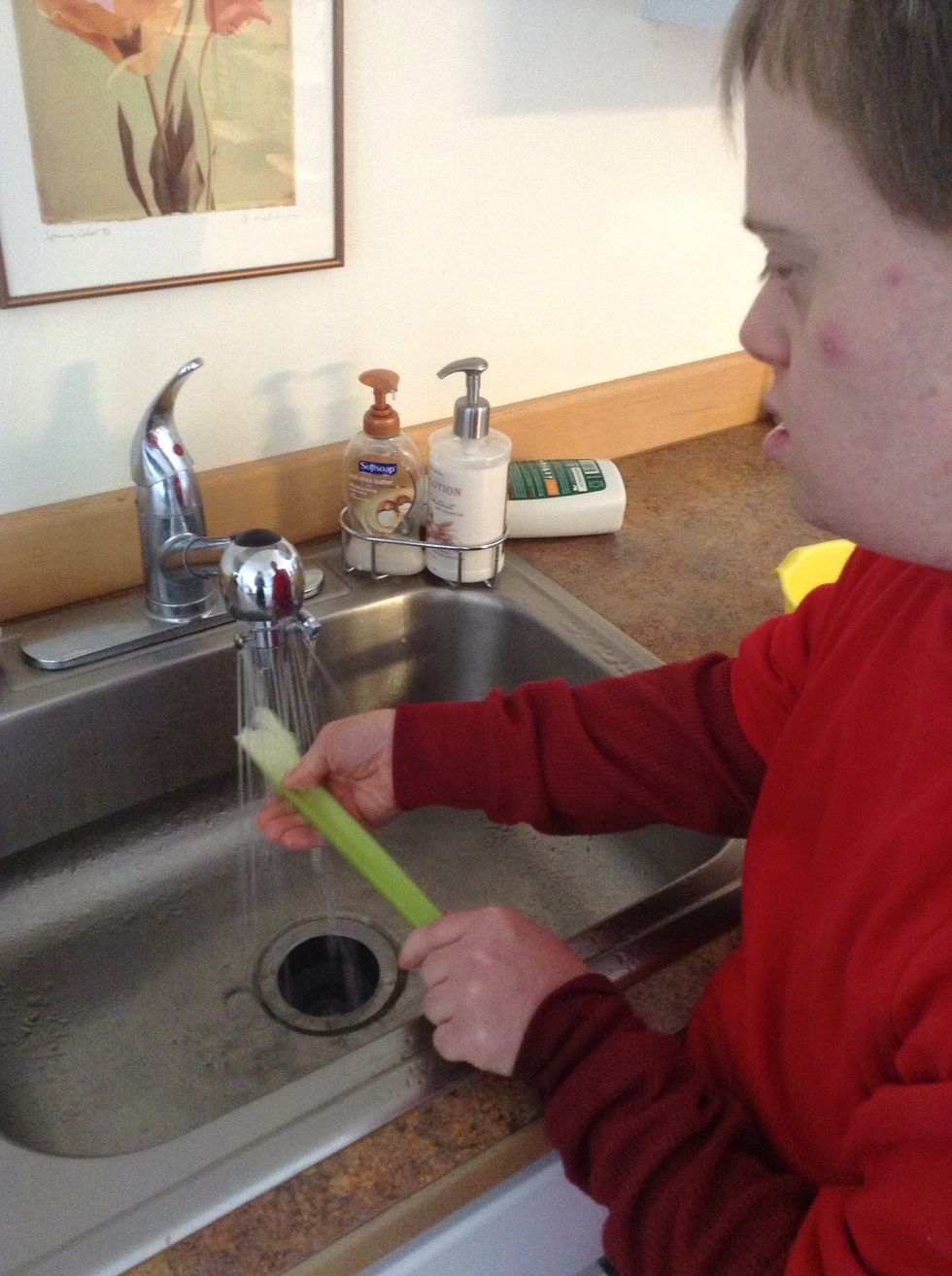 Wash 1 stalk celery