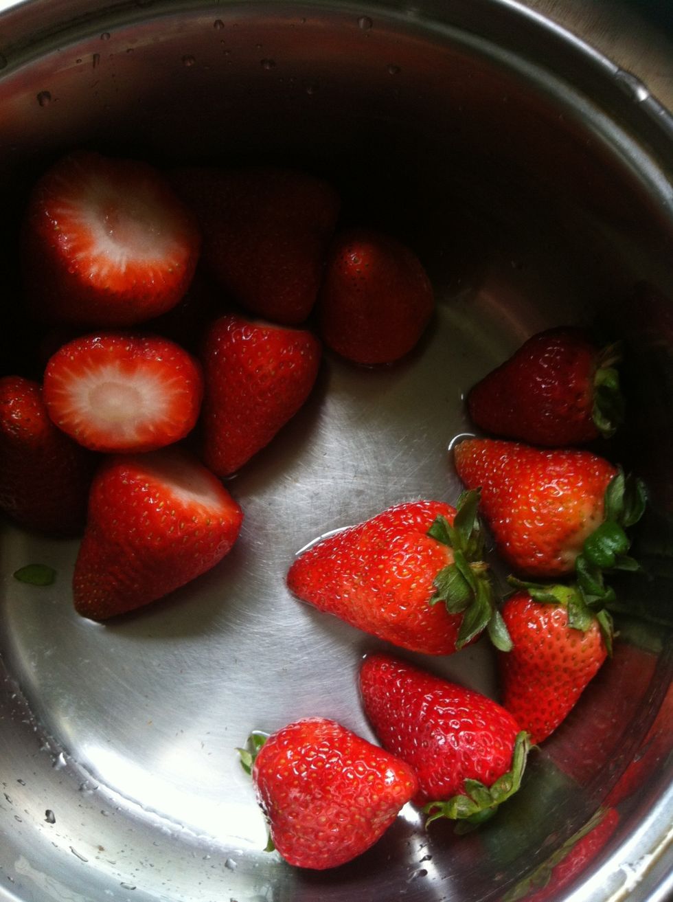 Wash and clean strawberries