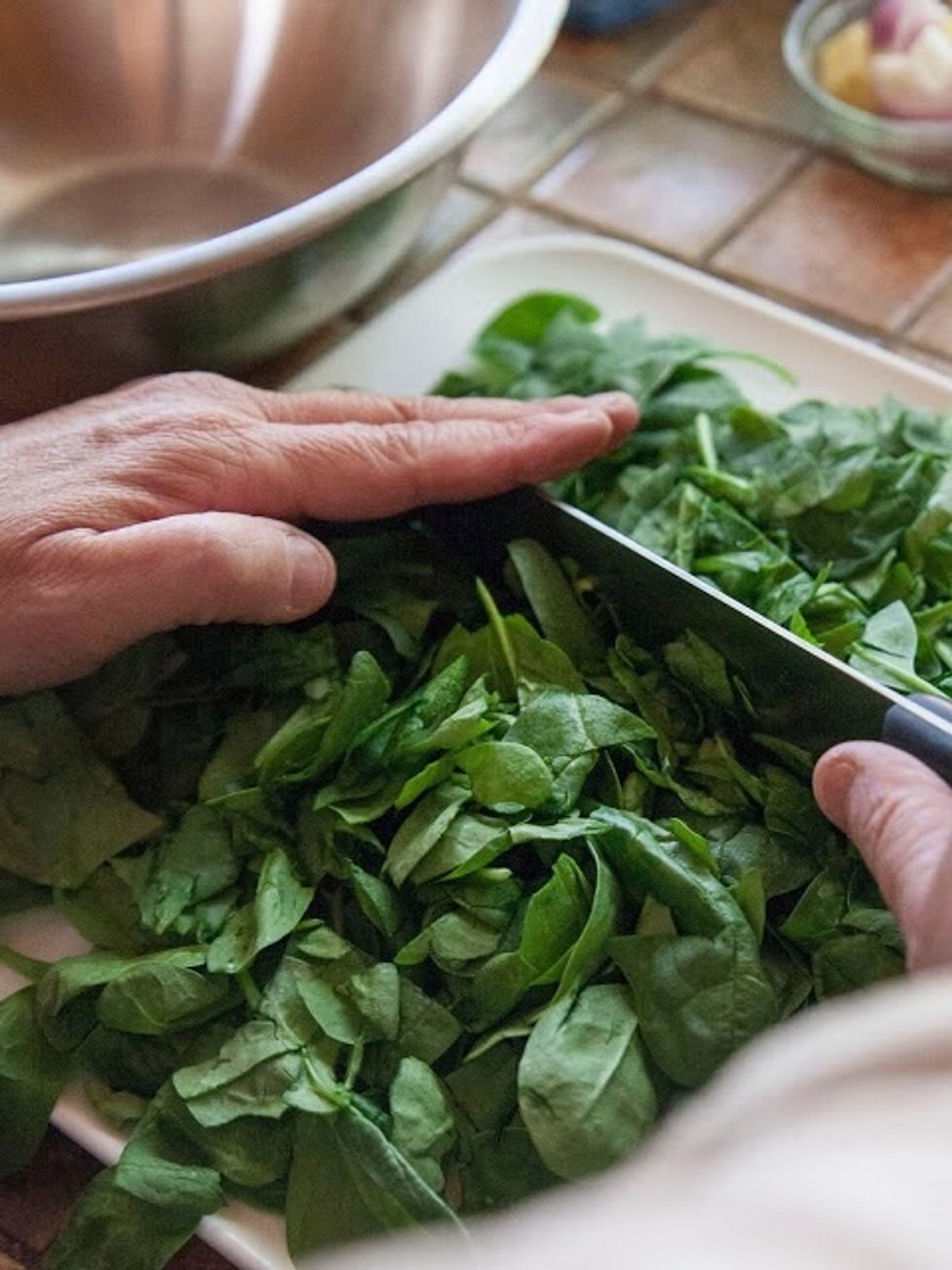 Wash , dry and chop the greens you plan to use. After you've chopped them you should have about 6 cups of greens. Wash , dry and chop the greens you plan to use. Set them aside.