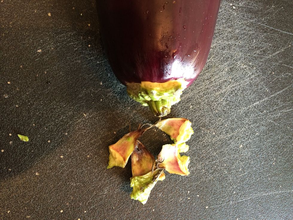 Wash eggplants and pull the leaves off