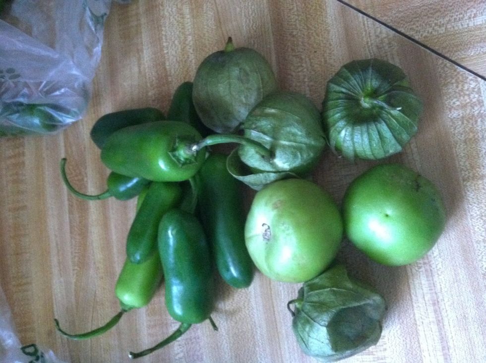 Wash jalape\u00f1os and tomatillo (green tomatoes) - Take leaf off of the green tomatoes.\ud83c\udf48