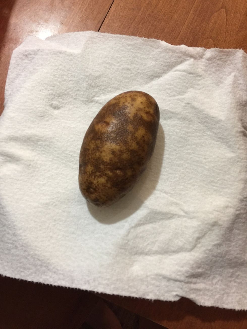 Wash potato with cold water