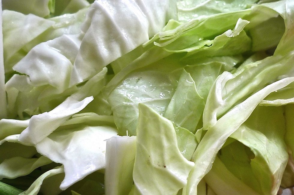 Wash, rinse and drain well cabbage. Cut into big pieces.