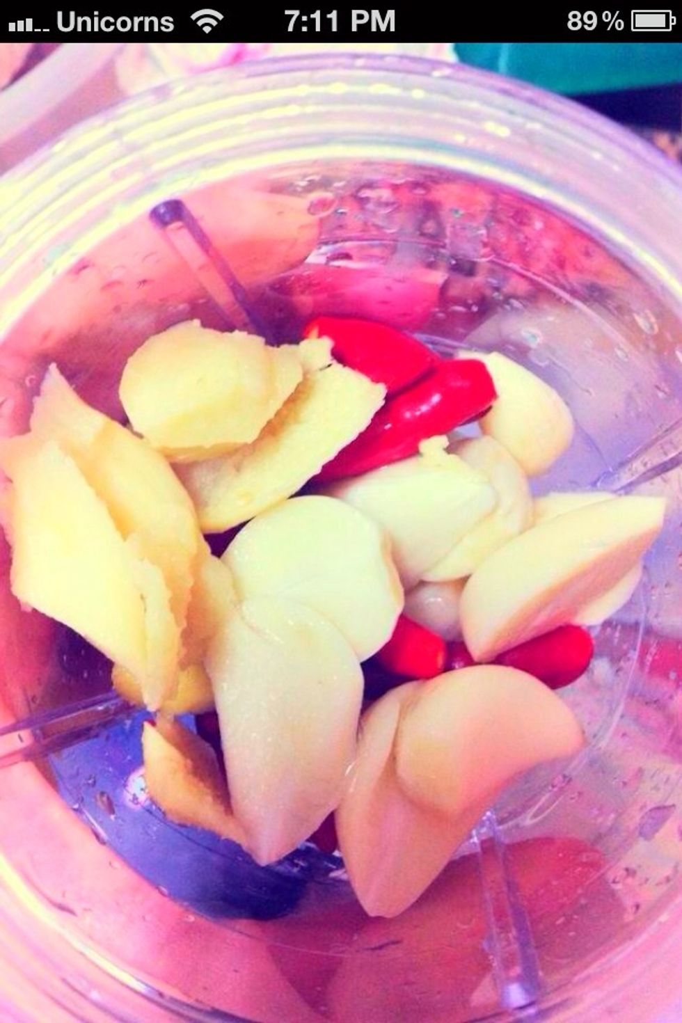 Wash & slice the chilipadi, garlic, ginger & shallot.