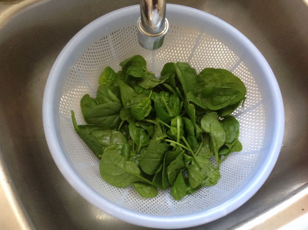 Wash spinach leaves then cut the steams off