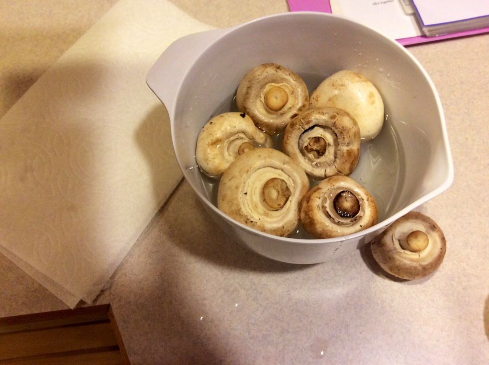 Wash the mushrooms......fill a medium bowl with cold water.drop the mushrooms into the cold water.