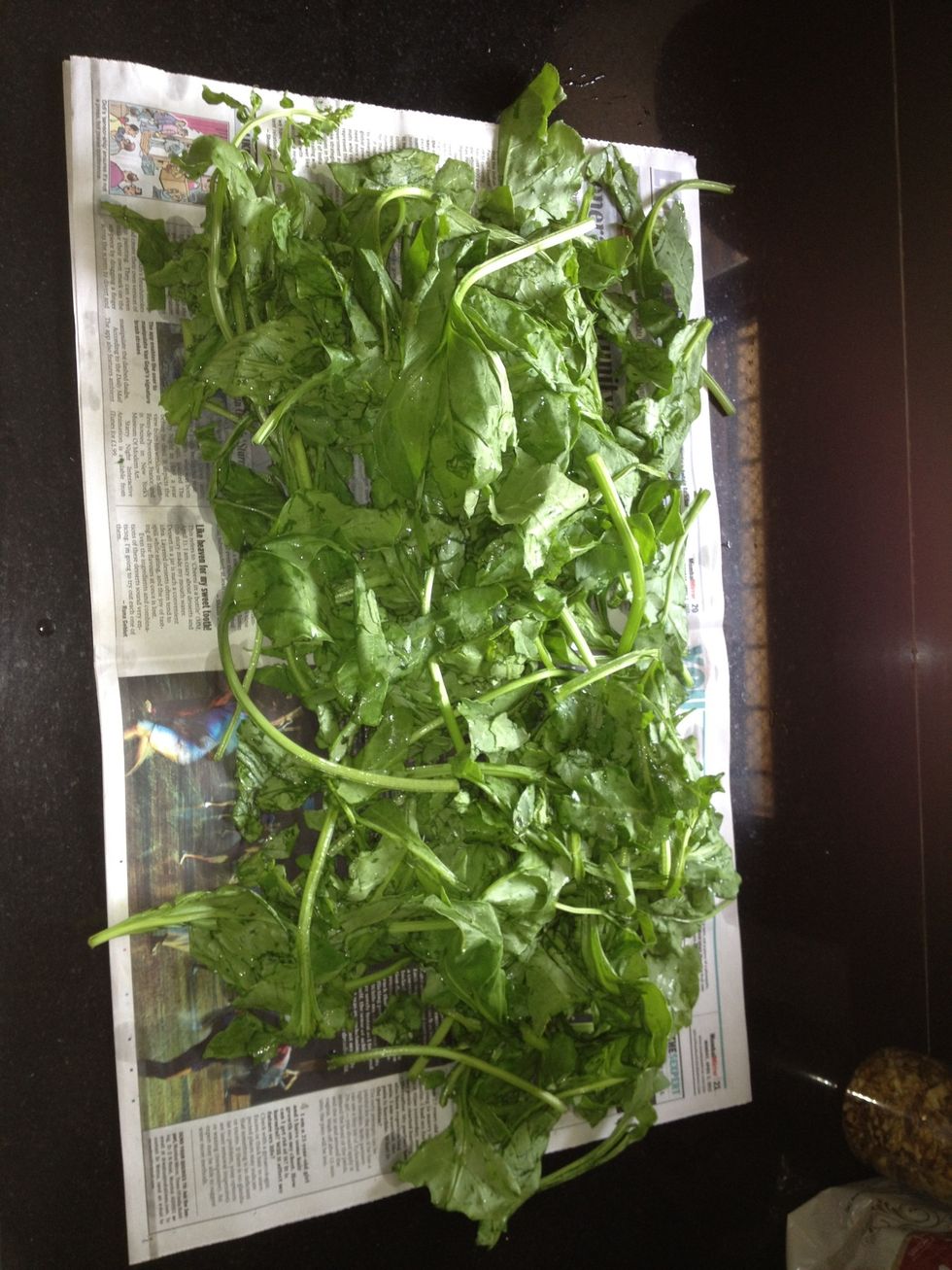 Wash the palak well.