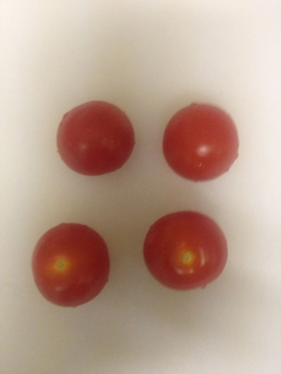 Wash the tomatoes and cut into pieces