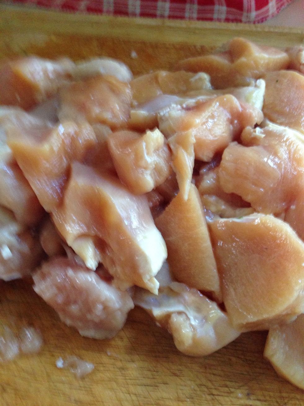 Wash your chicken well, and then cut it into cubes.