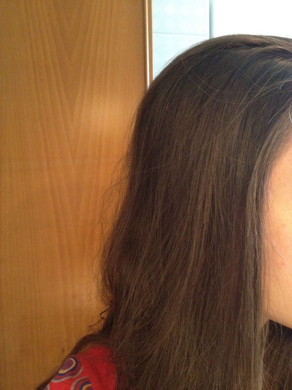 Wash your hair, and smooth only your upper hair! Let your lower hair damp, quite wet!! (that's why it's only applicable in Summer)