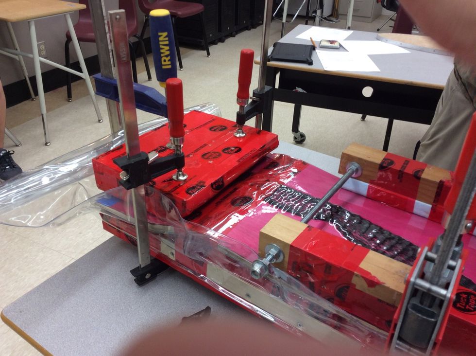 Watch the part of the board that presses down, be sure that you clamp it well enough so that it's pressed down well with the moulding.