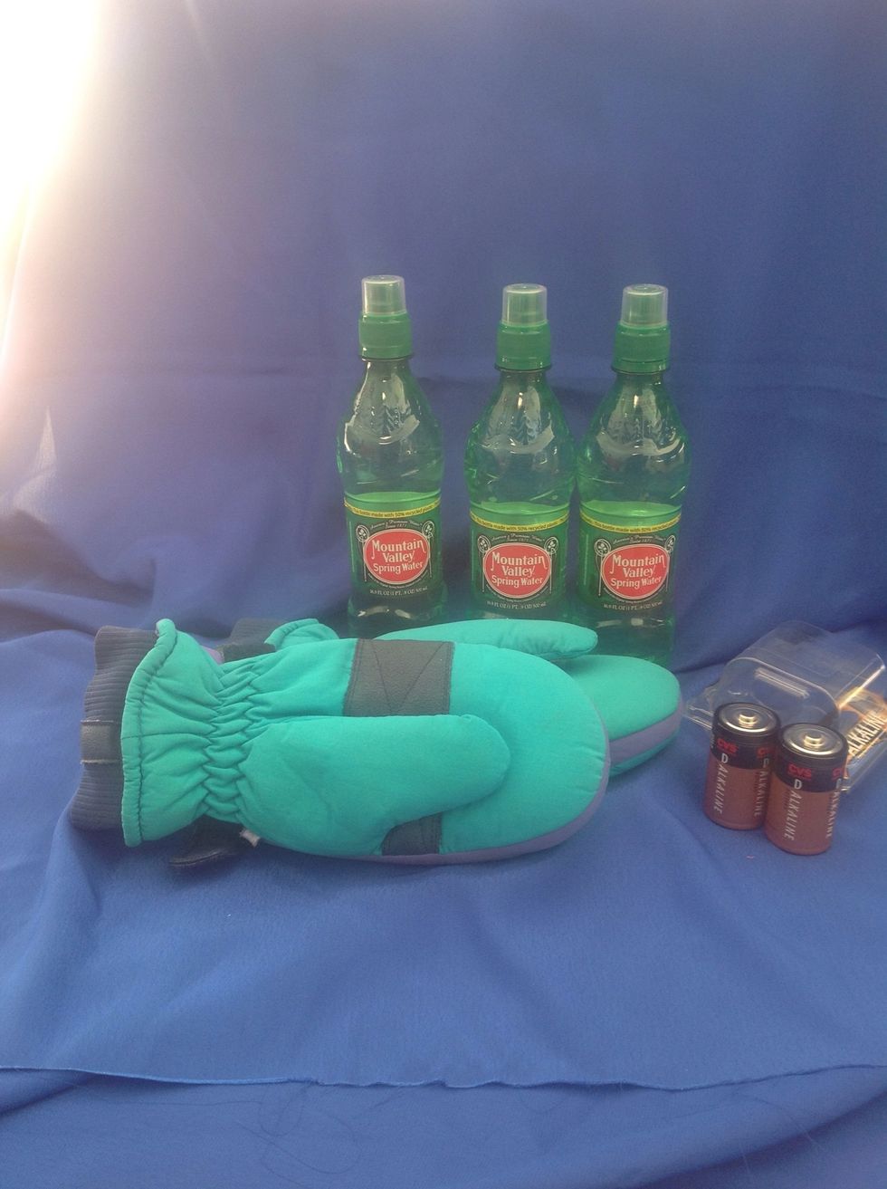 Water and gloves are an important step to keeping warm and hydrated. Spare batteries can be kept if you keep a battery-operated flashlight.