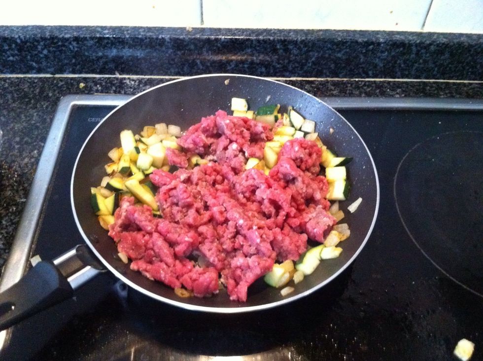 We add the meat and a bit of salt, and we cook it all together. \n\u2728Tip\u2728: you can also add any other vegetable you like: For me, it is delish with some paprika.