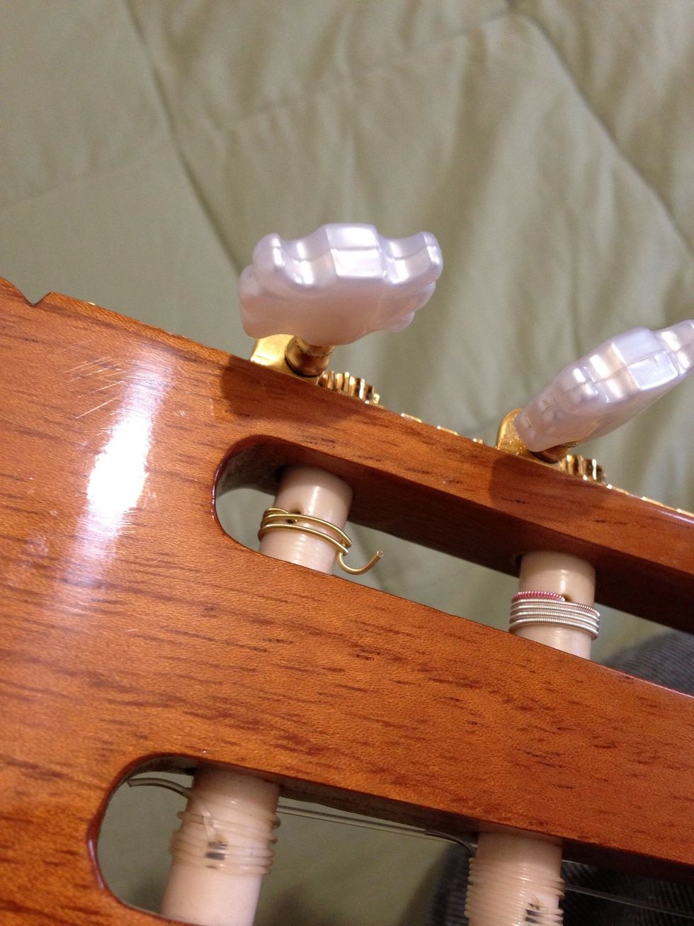 We are almost done! Finally, tune up the string and cut off the leftover.