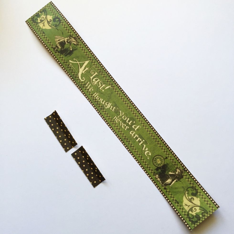 We are going to make a decoration for the window frame top. Cut this large piece and some little pieces that will serve to glue it on the top.