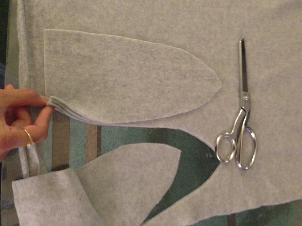We are going to make a total of 4 outside pieces for the ears