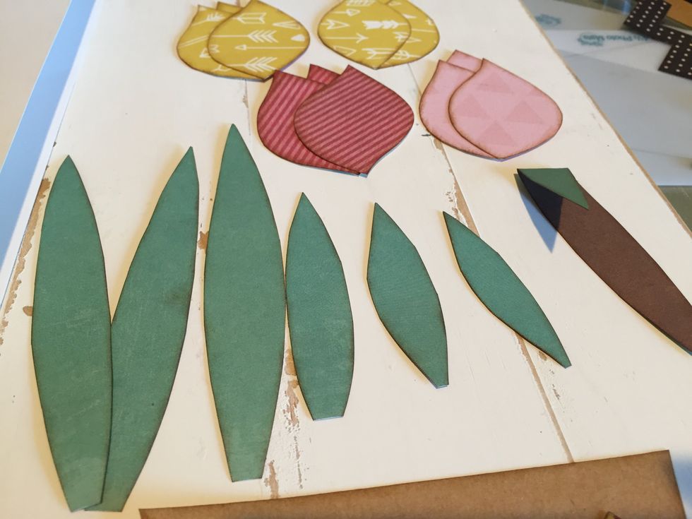 We are going to needs some leafs for our tulips. I just cut imperfect ovals out of some scraps of paper by hand.