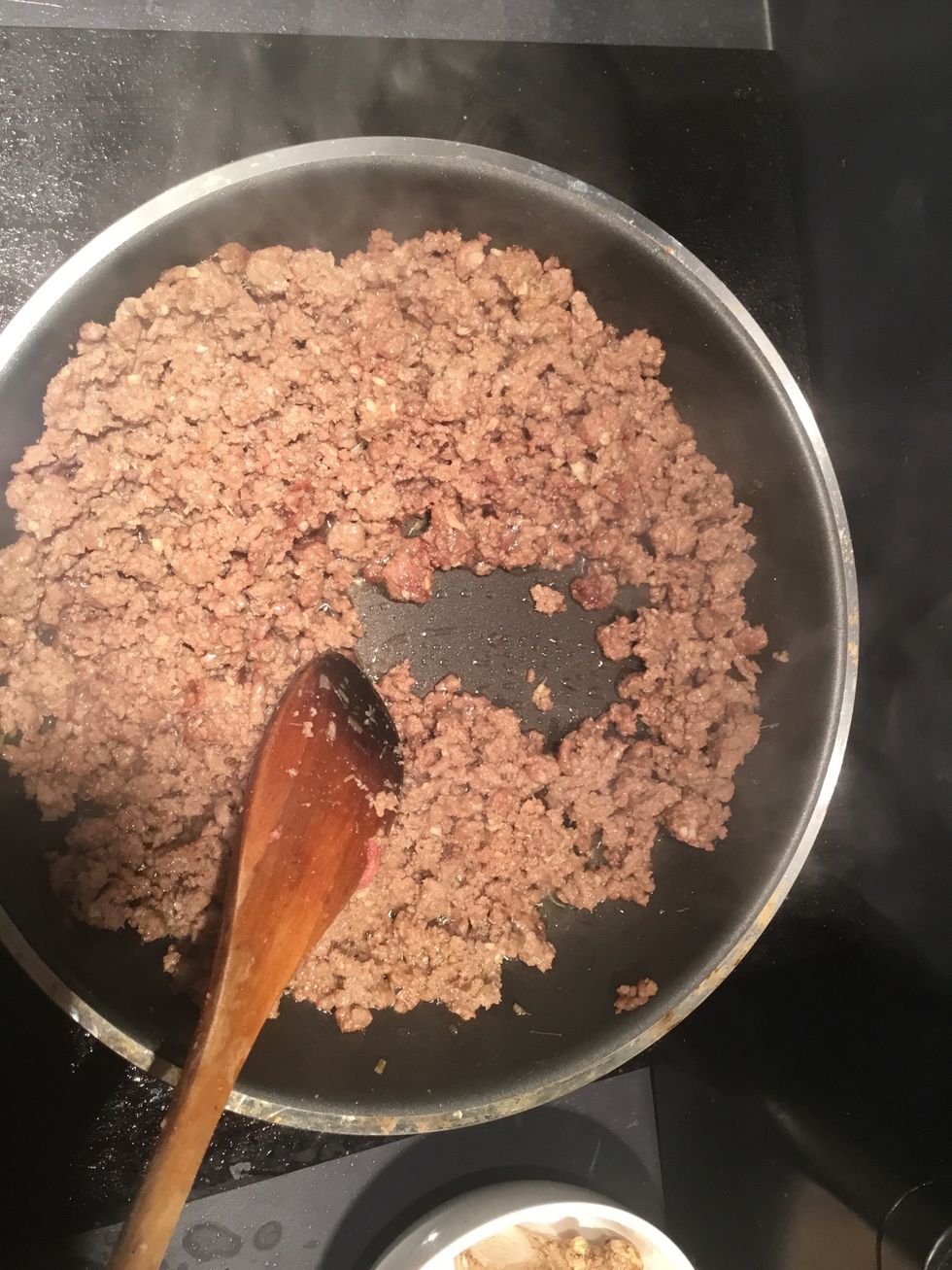 We are looking for the sesame oil and sugar to burn and caramelise the bottom of beef.