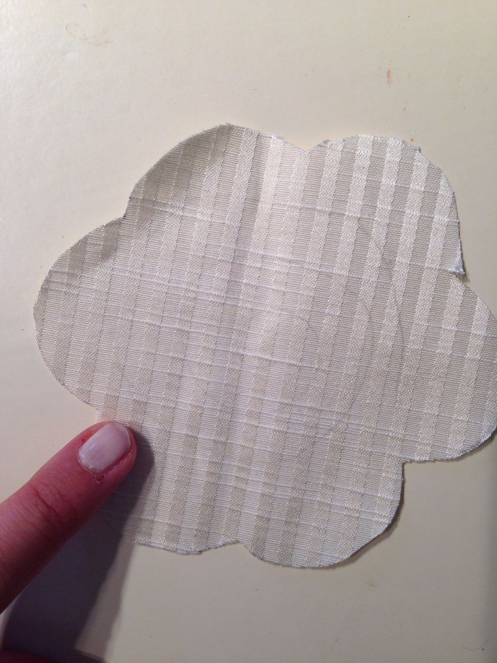 We are now going yo cut the flower in a swirl. I drew lines so you can see.