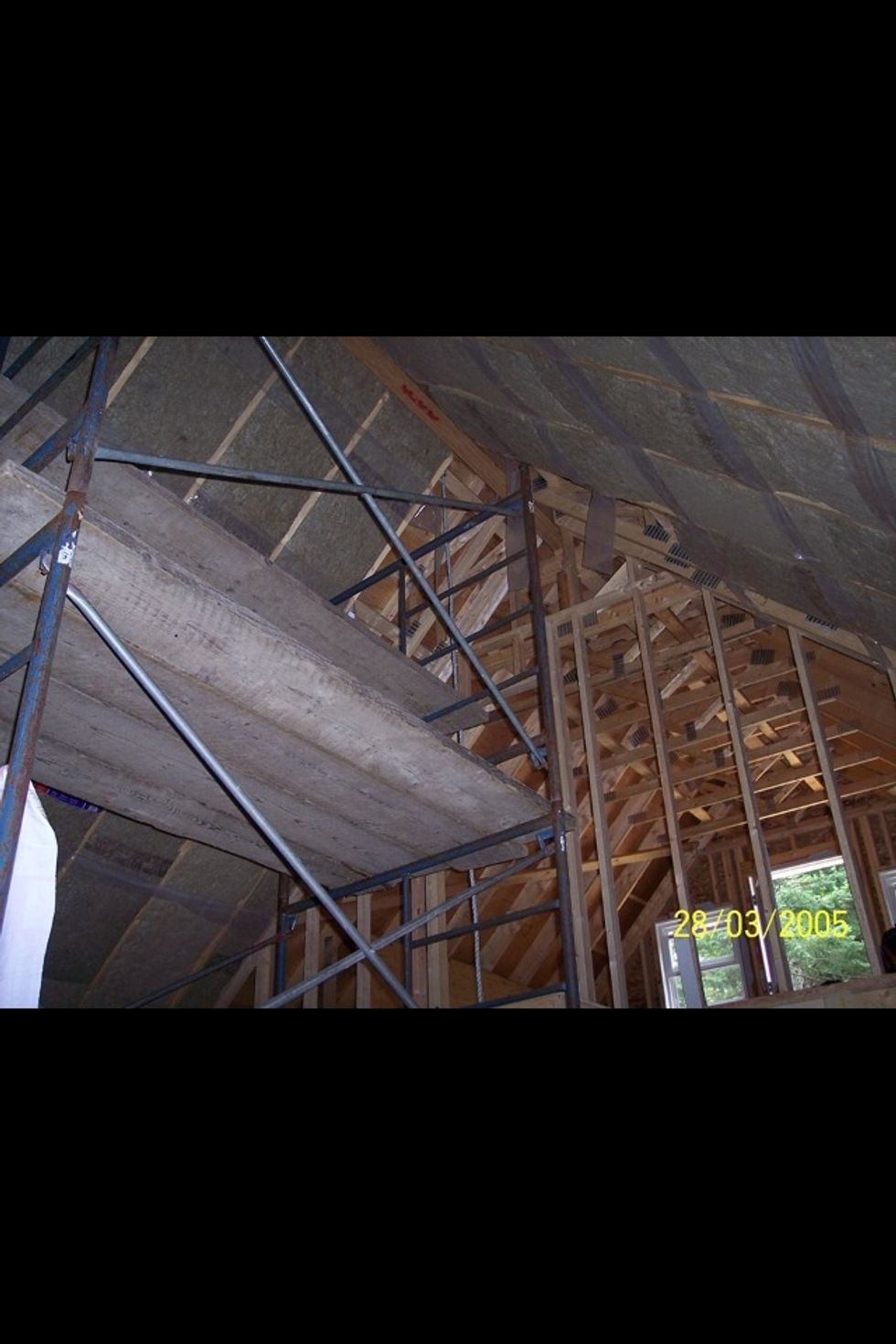 We finish insulating the main part of the ceiling.