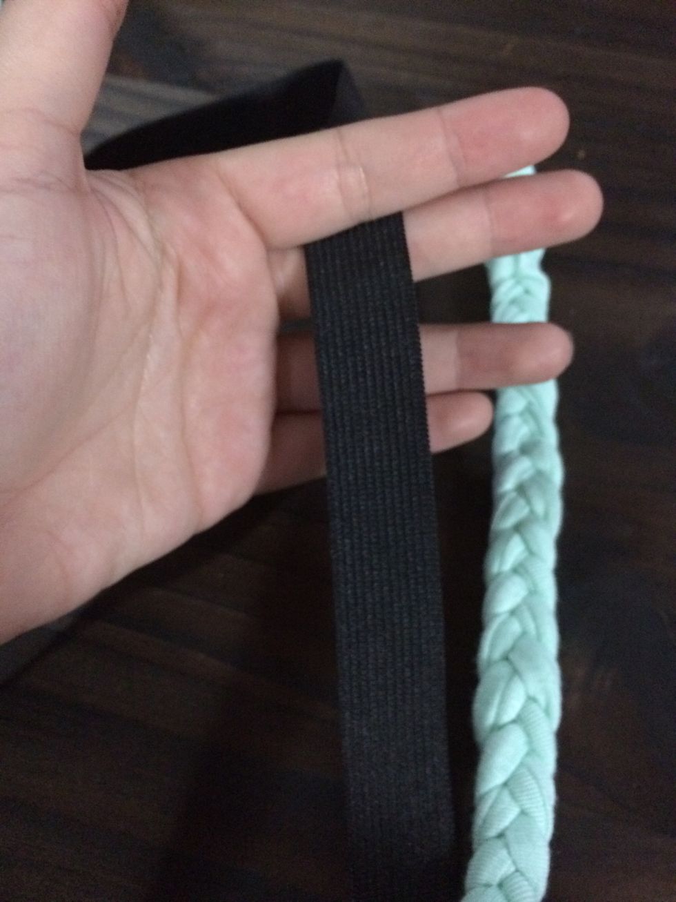 We glue, or sew our braid to the elastic band.