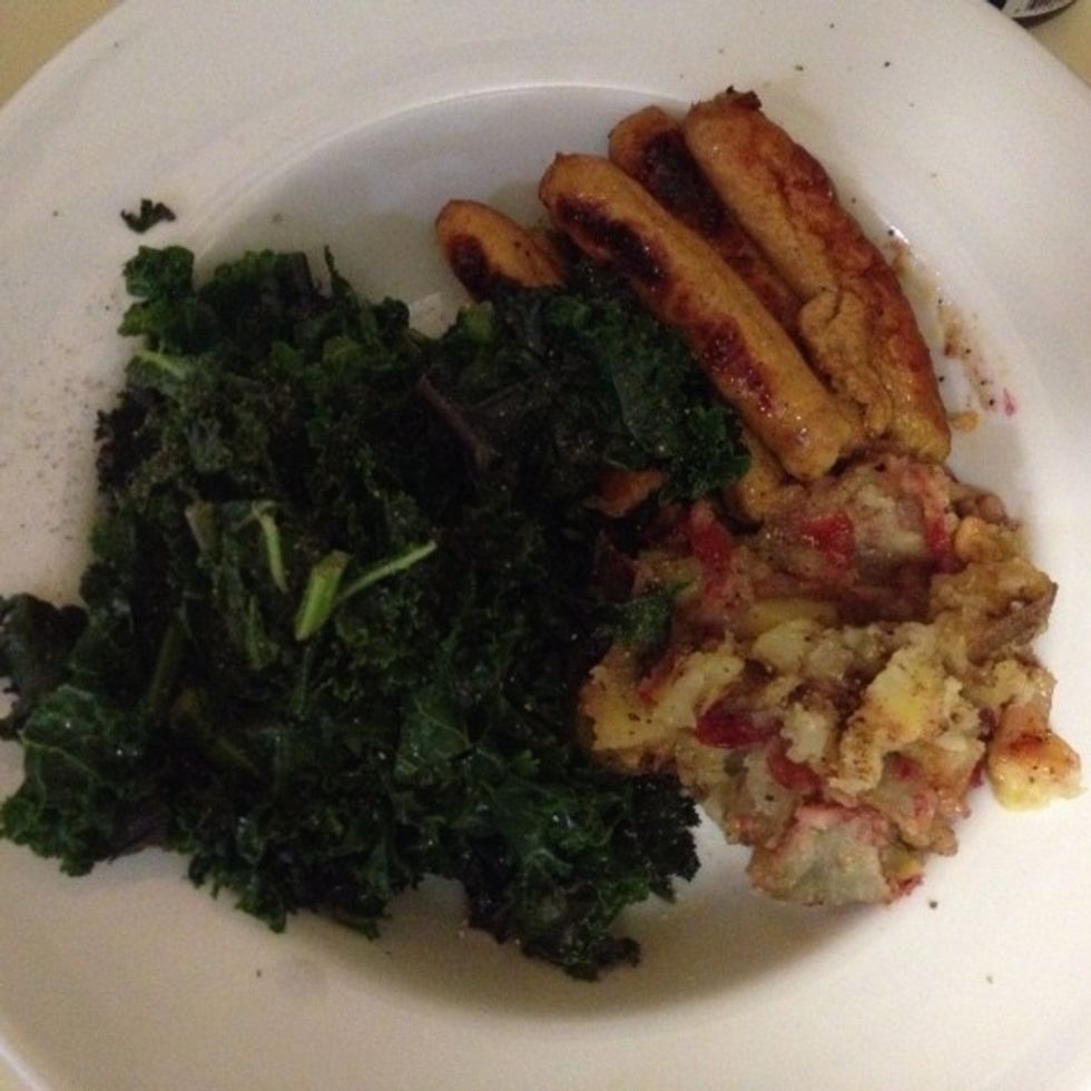 We had cranberry sweet potatoes with steamed kale and chicken sausages. It was delicious.