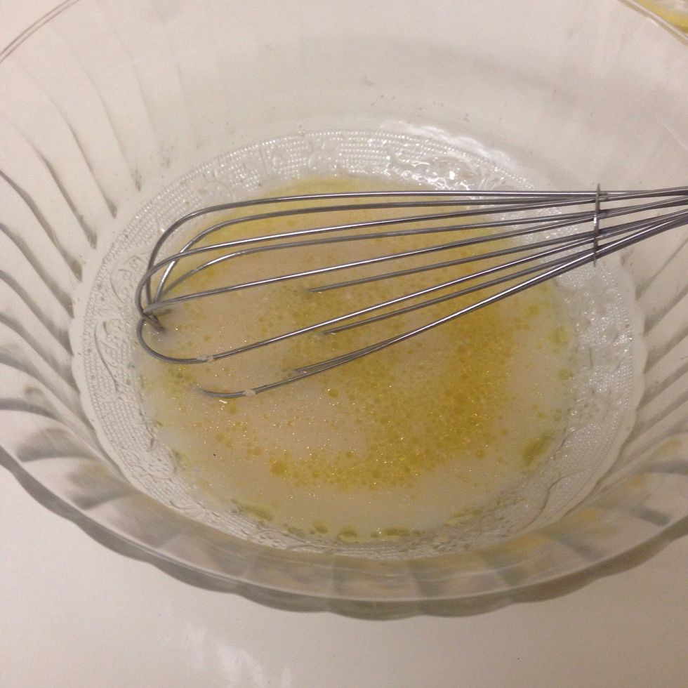 We'll prepare the dough first. In a bowl combine 1/2 cup warm water, 1 tbs yeast, 2 tsp sugar and 1 tbls olive oil with 1/2 tsp salt. Mix and set aside for 5 minutes.