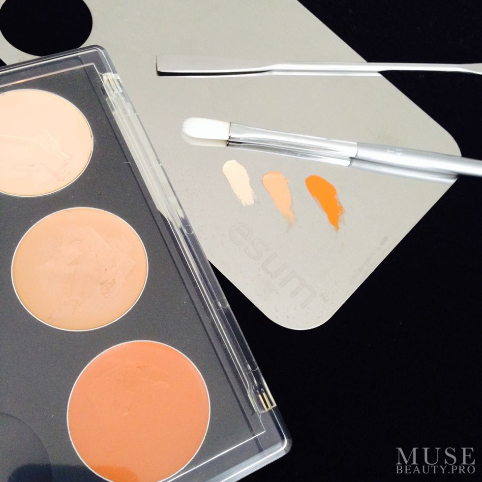 We love the KETT Color Correctors in Light, Medium or Dark to conceal under eye circles. This waterproof cream medium is long wearing and rich in pigment.