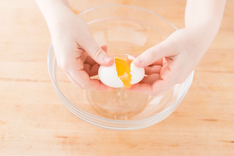 We're going to start with the bread. First, crack one egg in a large bowl.