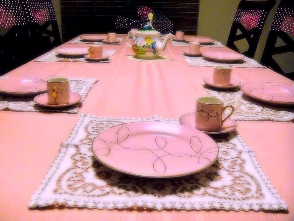 We started to organize the table night before the party. I always do so if the gathering takes place early next day