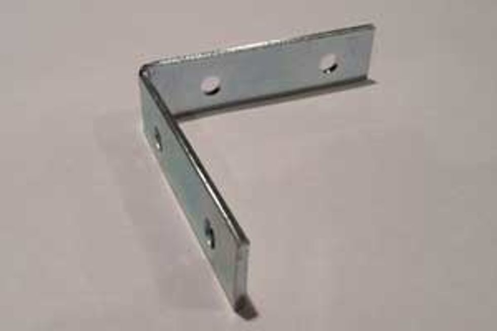 We used L brackets to attach the platform to the riser base. You can get them on our website here http://www.patemeadows.com/Angle-Iron-2-12_p_339.html#.WLXYgRiZOV4