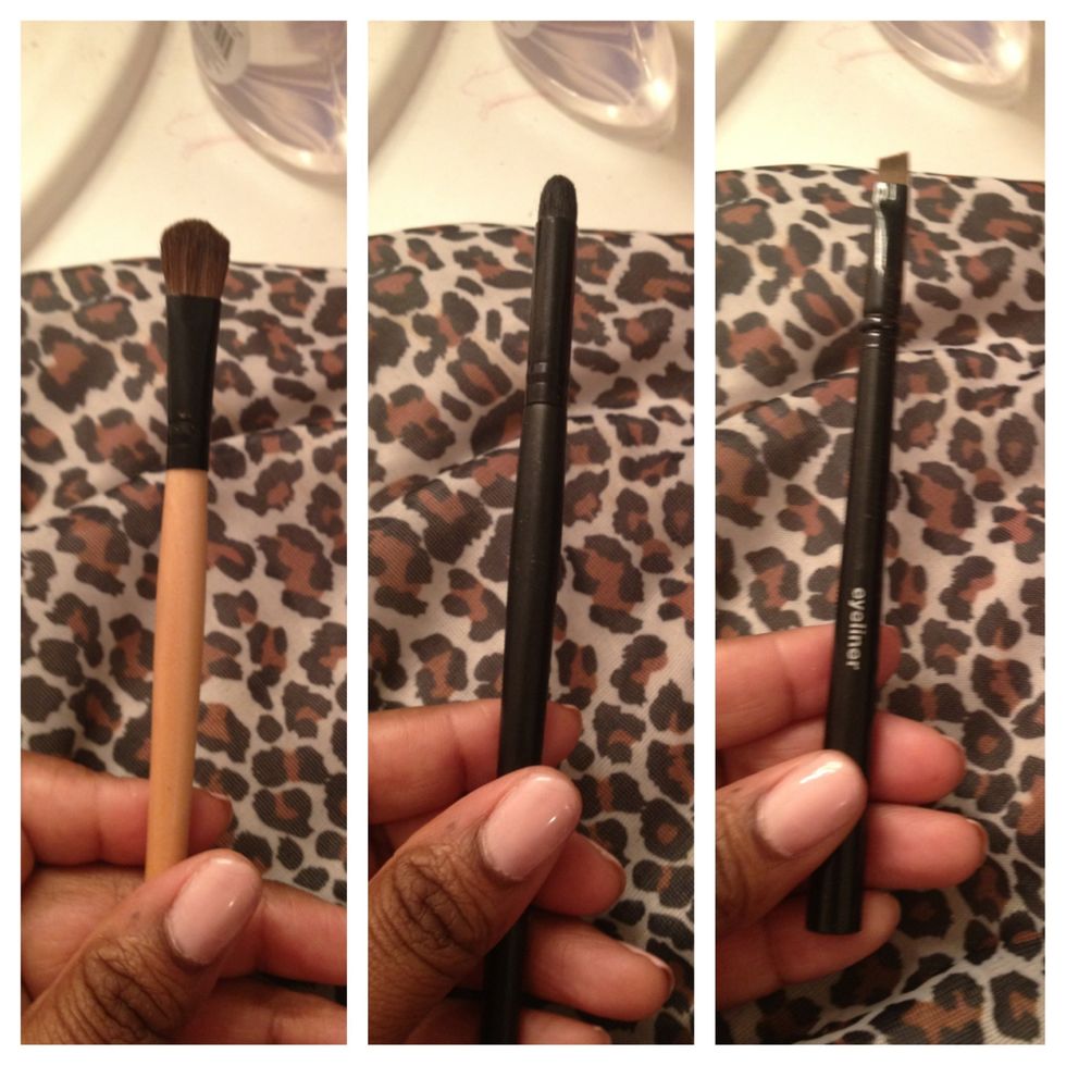We will be using these 3 brushes here 1. Flat eyeshadow brush 2. Domed crease brush 3. Angled eyeliner brush