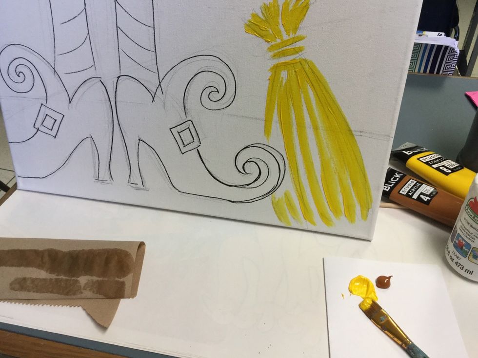 We will begin with our lightest color. Paint the broom with yellow. Paint with strokes that represent broom bristles.