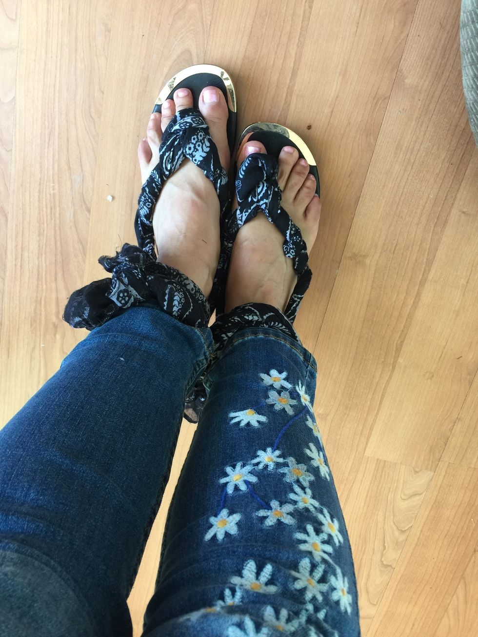 Wearing them, or either use a ropes, or another kind of fabric this one is ok because it don't affect the wearability and comfort