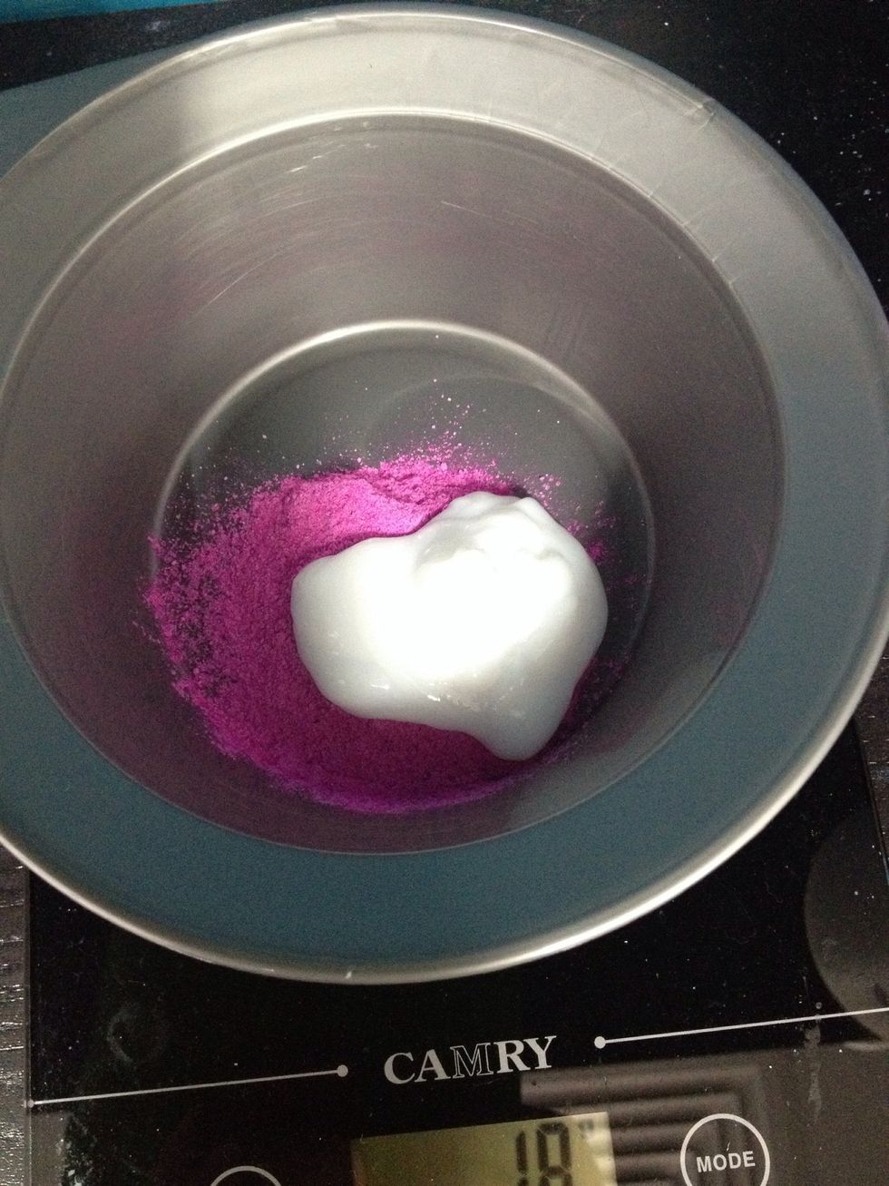 Weigh up 5grams of Coloured Bleach and 10mls cream peroxide of your chosen strength.