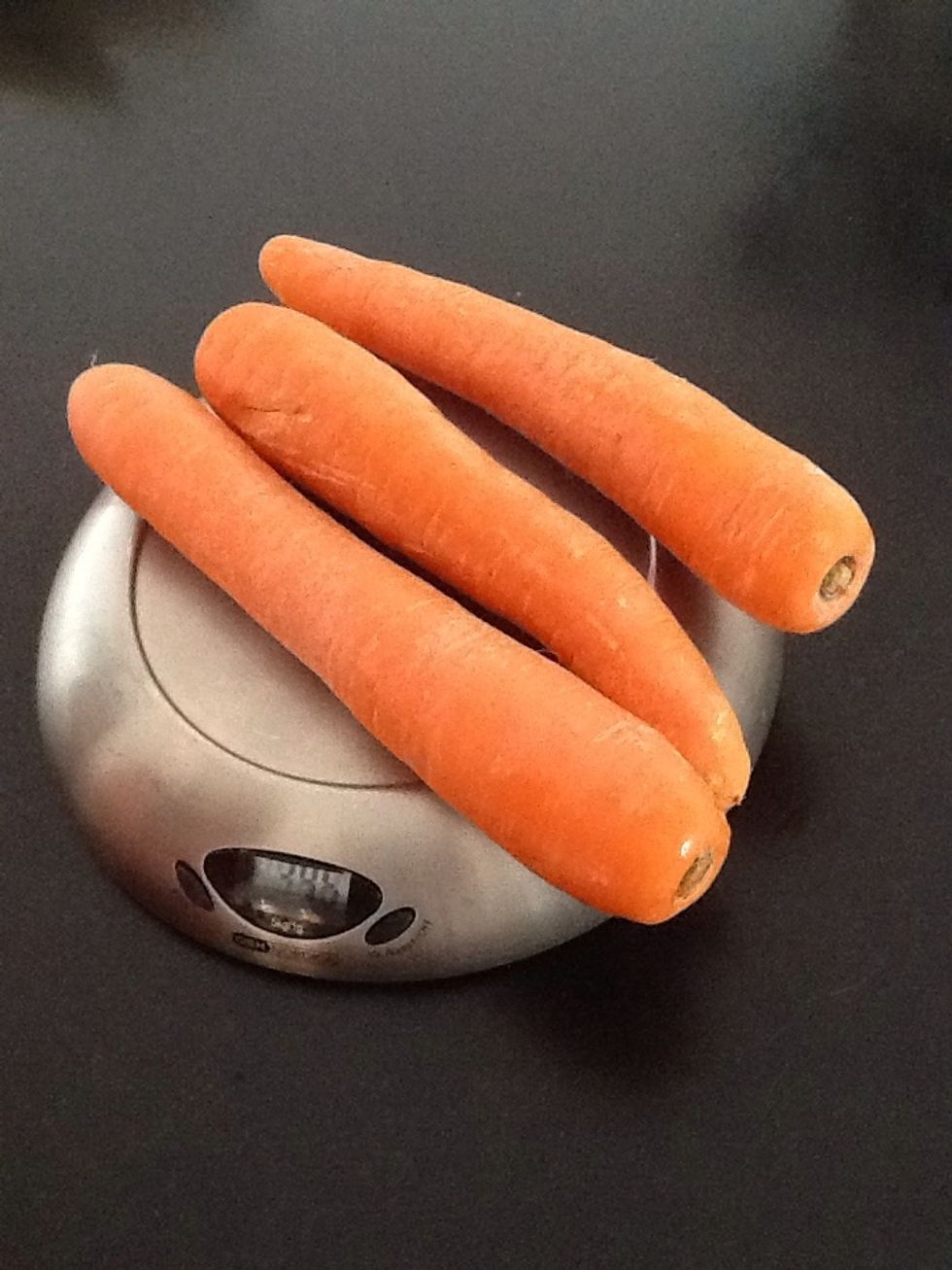 Weigh your carrots, here i got 398 grams.