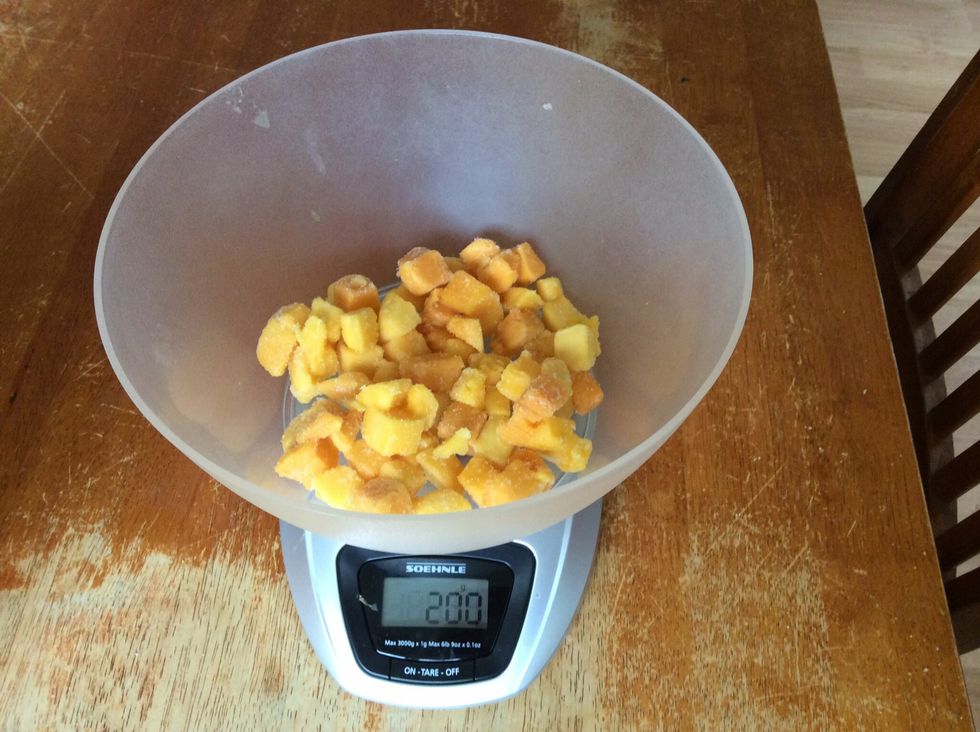 Weighing mango