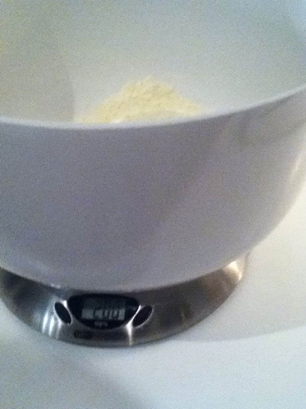 Weight 200g of flour.