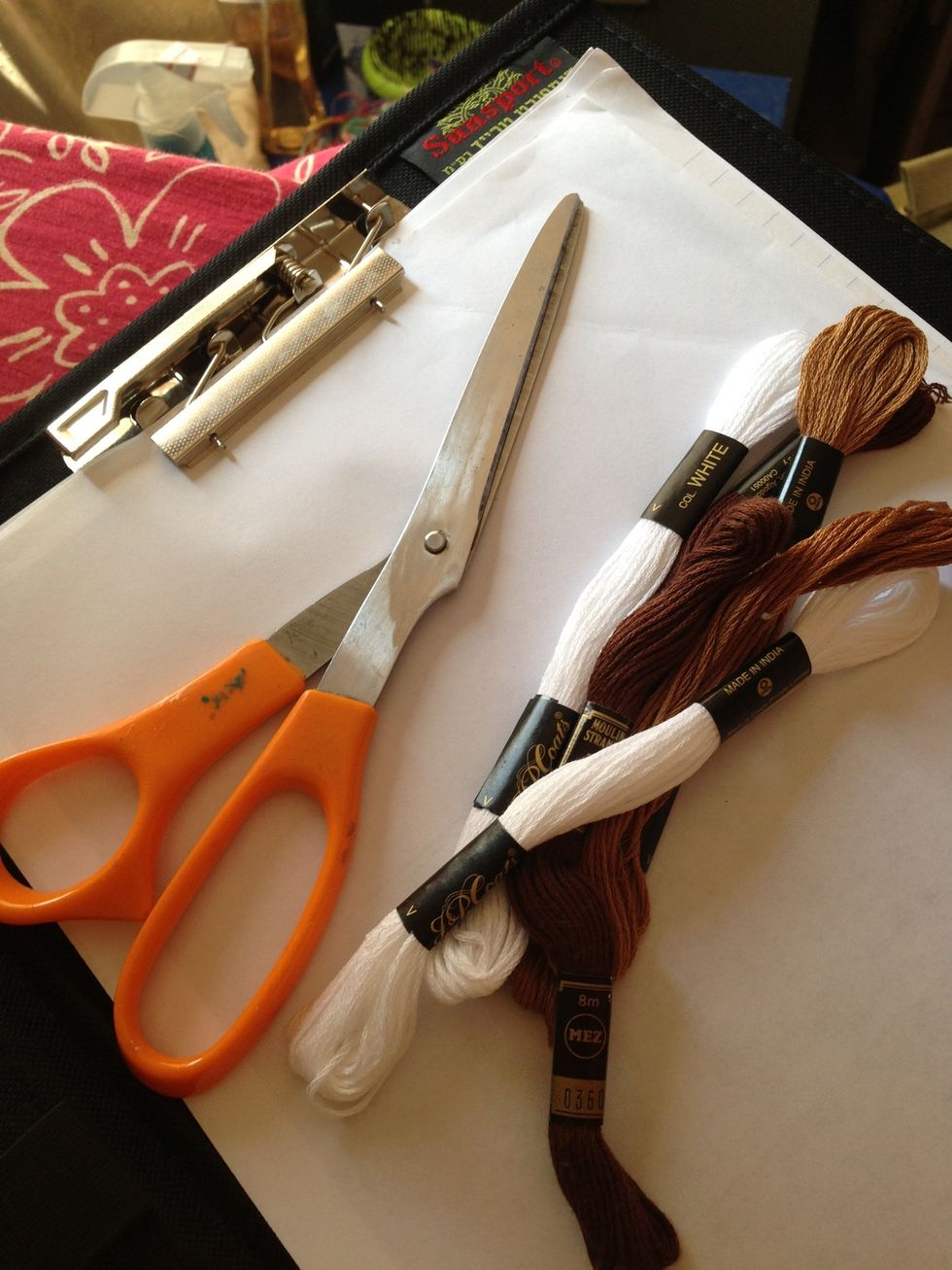 Welcome to the guide! I'll show you step by step how to make the bracelets but if you've never made a simple bracelet before I really suggest trying to make one, using my other bracelet tutorial. :)