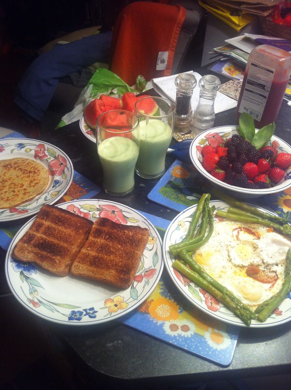 What a healthy breakfast. The drink is avocado with milk and banana