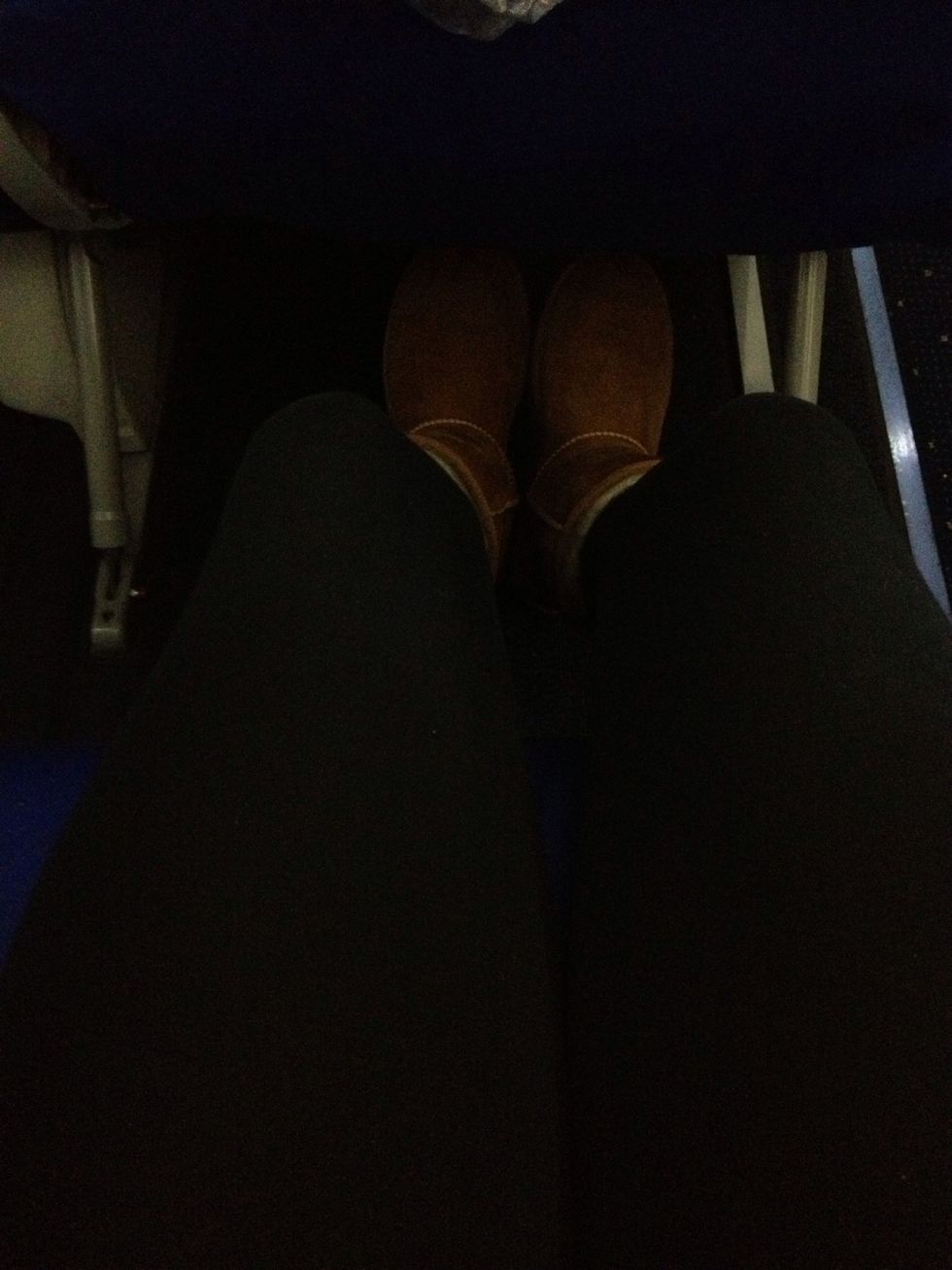 What I wore to the airport- Leggings and UGGS.