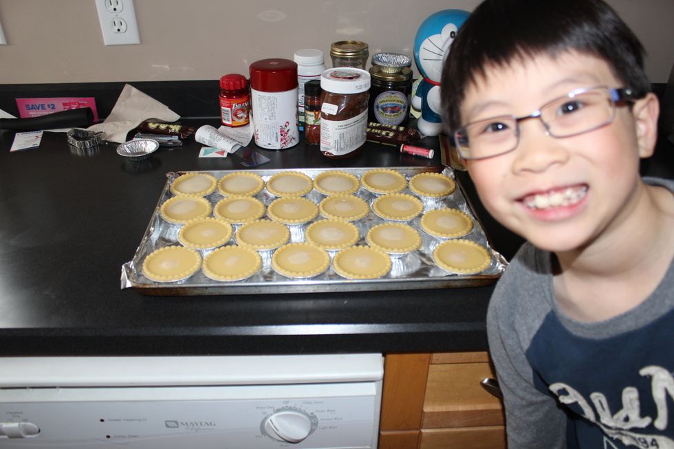 What should I do! Oh egg tarts how convenient!